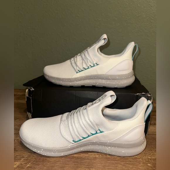 Adidas White Athletic Men's Shoes size 10. Women’s size 11 - Picture 6 of 9